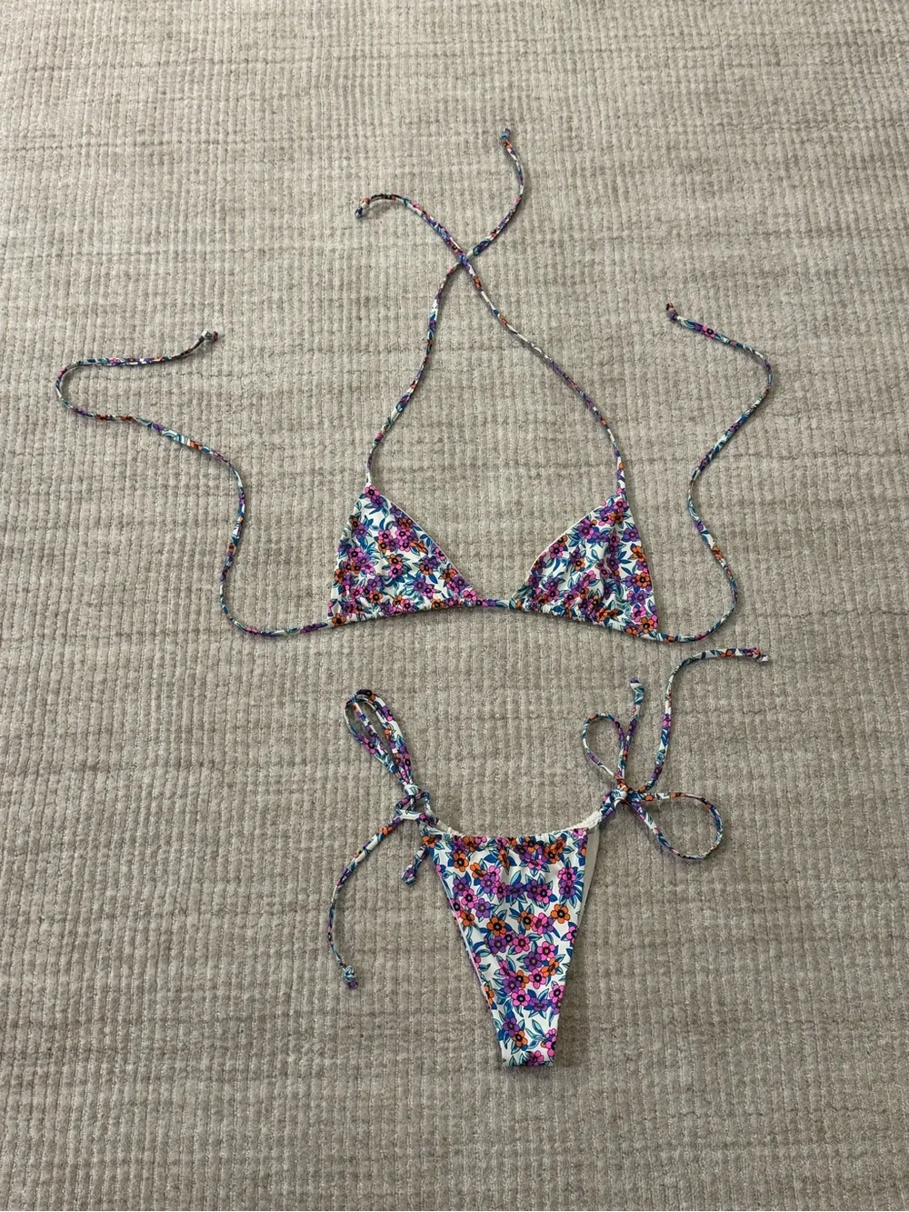 Frankie's Bikinis ✨Rare Print 🌺 White Floral String Bikini